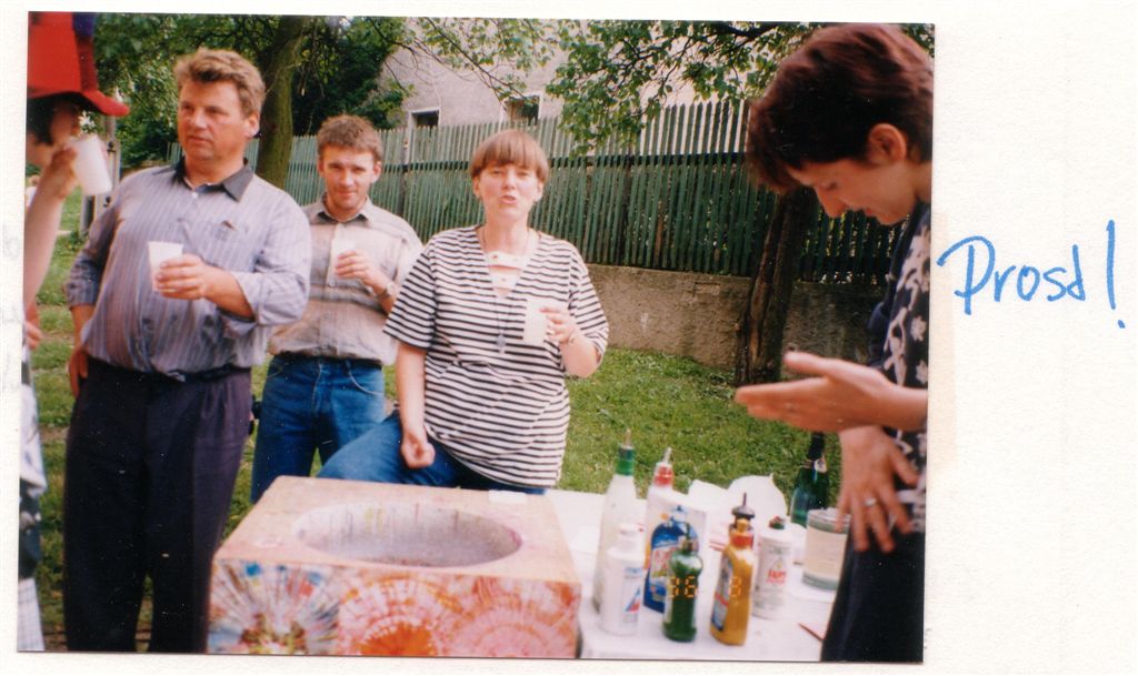 Walter, Manfred und Helga bei den Spritzbildern.