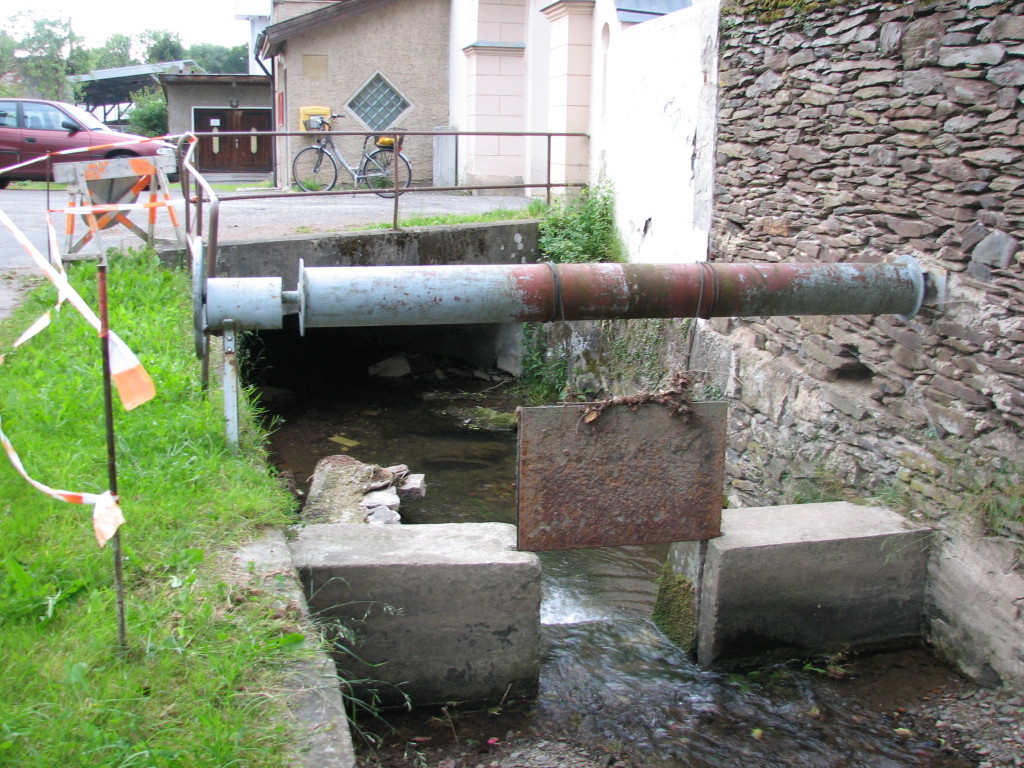 Das Wehr hinter dem Gemeindehaus