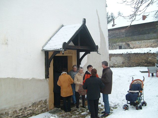 Vor der burgwitzer Kirche. Aufgenommen von Rico Krause am 24.12.2007.